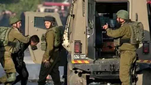 الضفة.. جيش الاحتلال الإسرائيلي يعتقل فلسطينيين ويحقق معهم ميدانيا