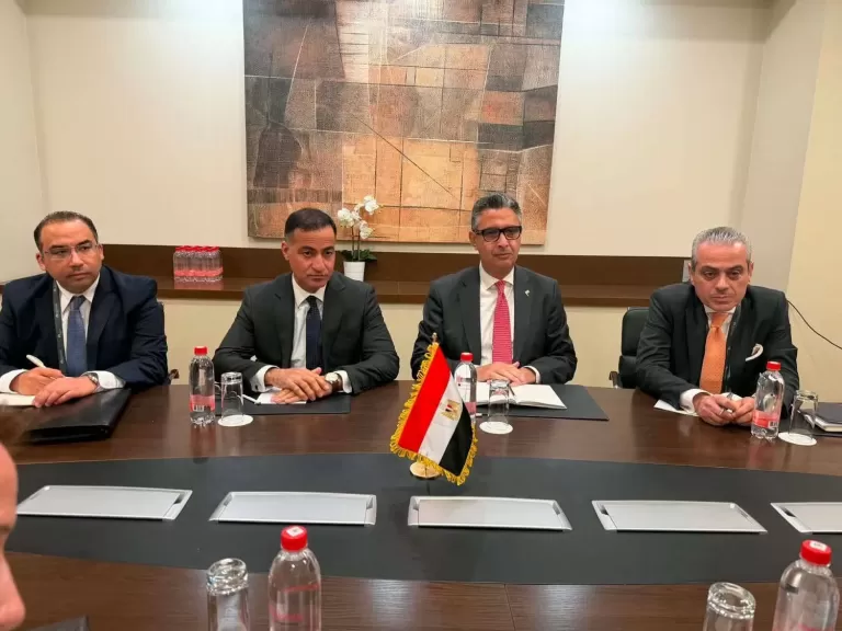 خط أحمر