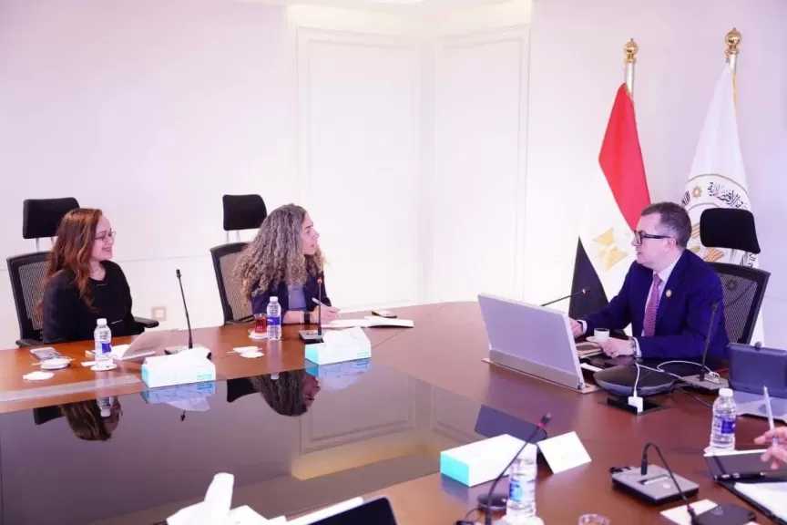 وزير التخطيط يستقبل وفد ”مؤسسة عبد الله الغرير” الإماراتية لتمكين الشباب