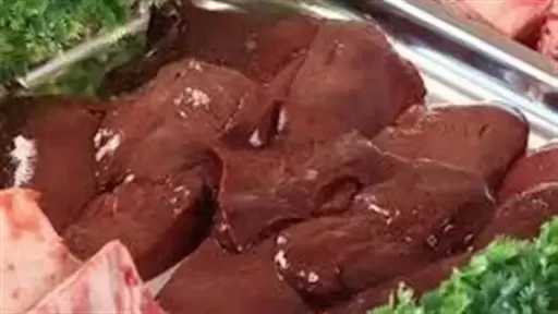 هل يجوز تناول الكبدة والعكاوي ساخنة فور ذبح الأضحية؟.. عبد المنعم خليل يُجيب