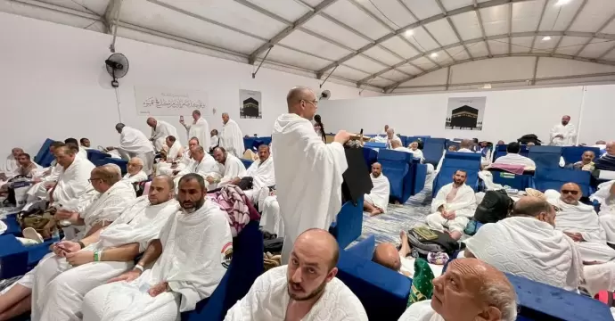 حجاج الجمعيات الأهلية يواصلون أداء المناسك على صعيد عرفات