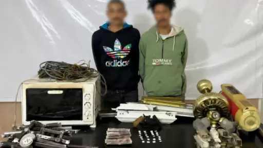 سقوط متهمين بسرقة محال خردة بحوزتهما هيروين وسلاح ناري في القاهرة