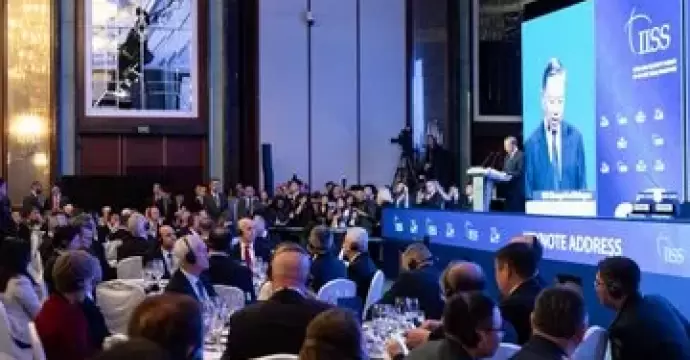 وزير الدفاع السنغافوري يؤكد أهمية تعزيز الثقة بين الدول وسط ارتفاع الإنفاق العسكري
