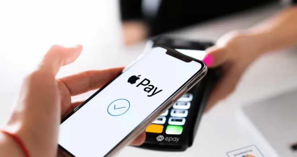 كيف تستفيد من خدمة Apple Pay والمحافظ الرقمية في مشتريات العيد؟