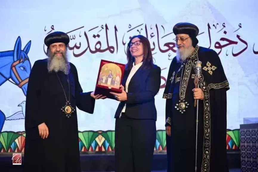 وزيرة الثقافة تشارك في احتفال دخول العائلة المقدسة إلى أرض مصر بالكاتدرائية المرقسية