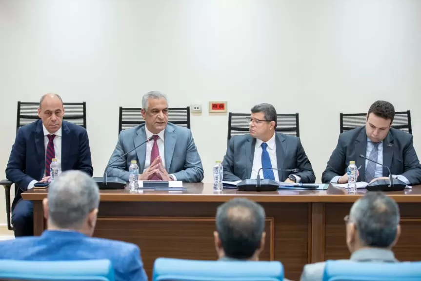 خط أحمر