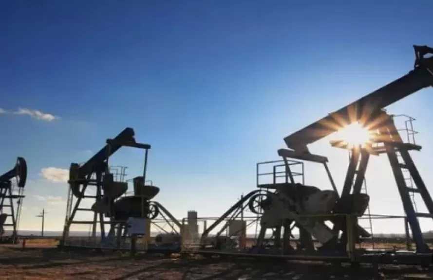 النفط يرتفع مع اندلاع أعمال قتالية جديدة بالشرق الأوسط وتعثر المفاوضات