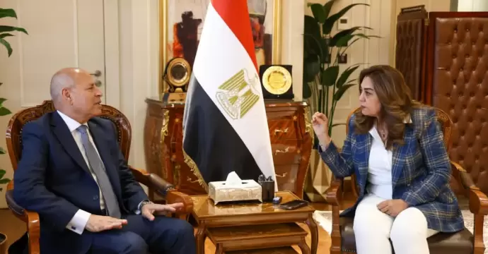 وزيرة التنمية المحلية تتابع مع محافظ القاهرة ملفات التصالح وتطوير العتبة ومصر الجديدة