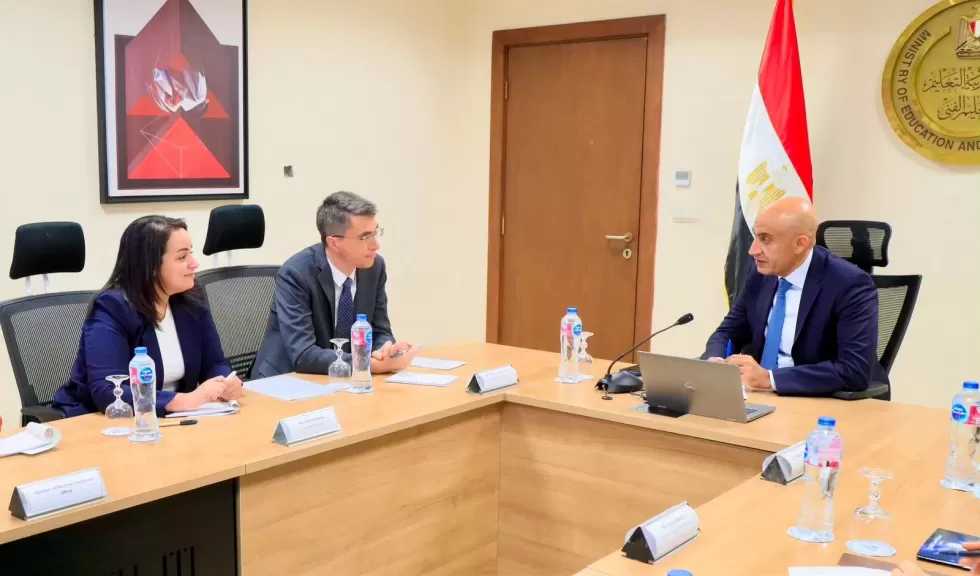 وزير التربية والتعليم يبحث مع وفد البنك الدولي سبل تعزيز التعاون المشترك.. تفاصيل