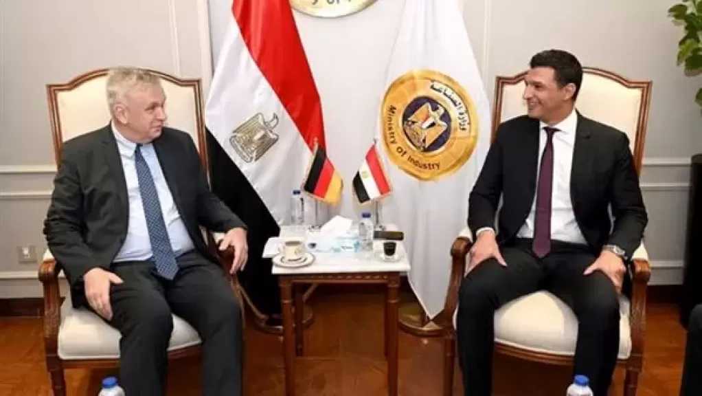 وزير الصناعة يبحث مع سفير ألمانيا بالقاهرة تعزيز التعاون الصناعي بين البلدين
