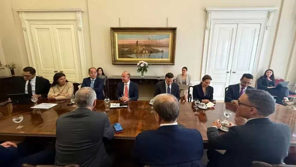 وزير الاستثمار يبحث مع قيادات HSBC تعزيز الشراكة الاستثمارية ودعم توسع الشركات العالمية في مصر