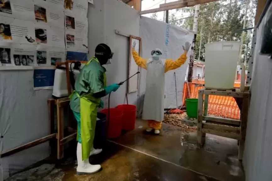 الكونغو تحذر من انتشار سريع لفيروس إيبولا وتعلن تسجيل 71 إصابة جديدة
