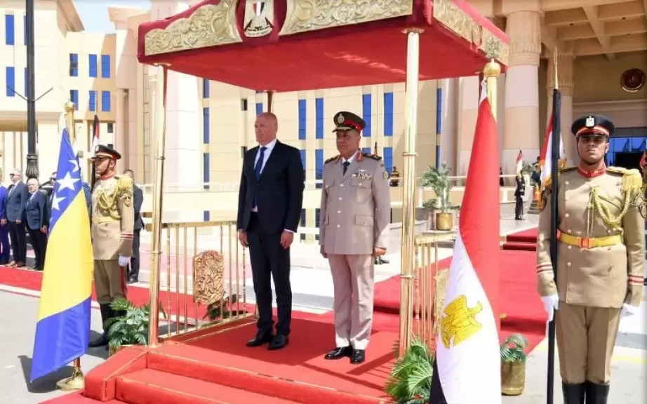 خط أحمر