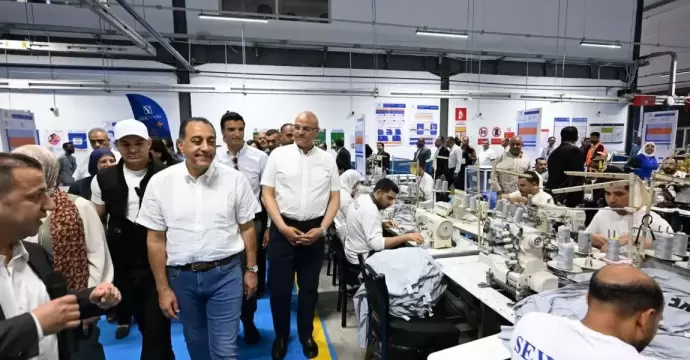رئيس الوزراء يفتتح مصنع چيد تكستايل للملابس الجاهزة