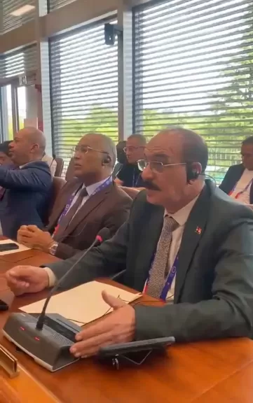 خط أحمر