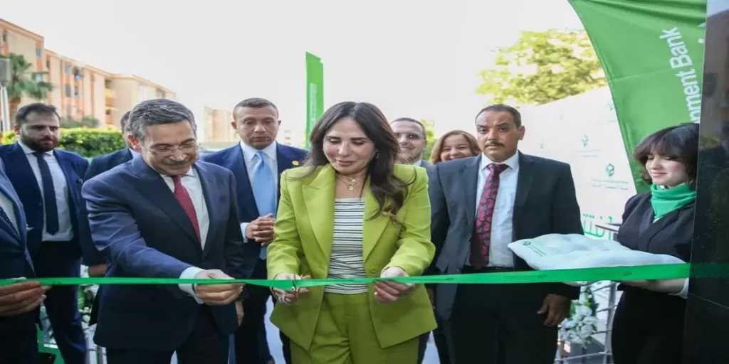 وزيرة الإسكان تفتتح مركز الإسكان المتخصص التابع لبنك التعمير والإسكان بمدينة القاهرة الجديدة