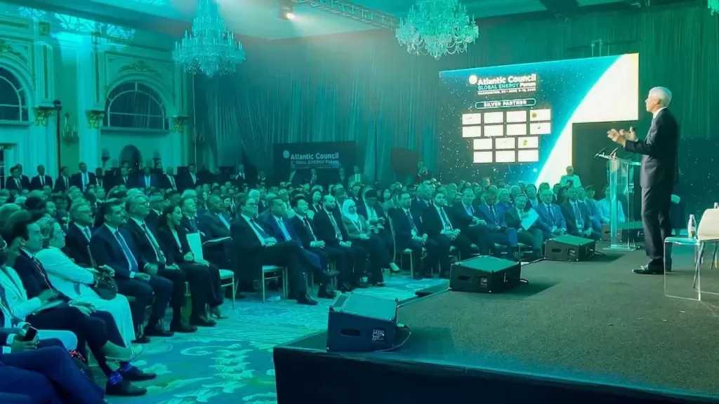 وزير البترول يستعرض رؤية مصر للتعاون والشراكات الدولية في مجال الطاقة أمام جلسة رئيسية بالمنتدى