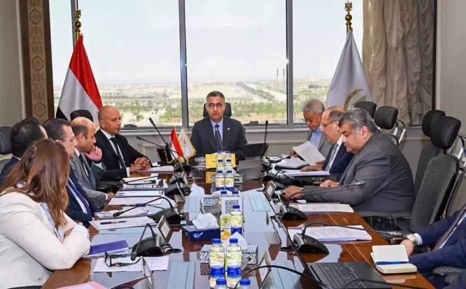 الدكتور شريف فاروق يترأس اجتماع اللجنة العليا للمشروع القومي “Carry On” لمتابعة الموقف التنفيذي ومعدلات الإنجاز