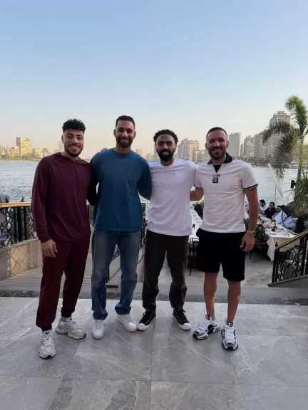 حسين الشحات يجمع نجوم الأهلي السابقين على مائدة واحدة فى وسط النيل