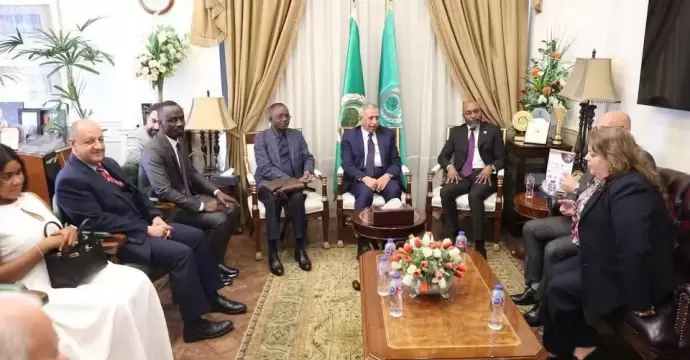 رئيس الأكاديمية العربية يستقبل سفراء أنجولا وغانا وقنصل السنغال لتعزيز التعاون المشترك