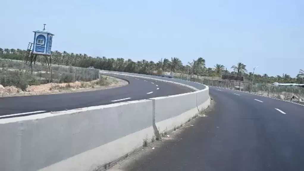 رئيس الوزراء يتابع تنفيذ أعمال تطوير طريقي الخدمات و الشركات في إدكو