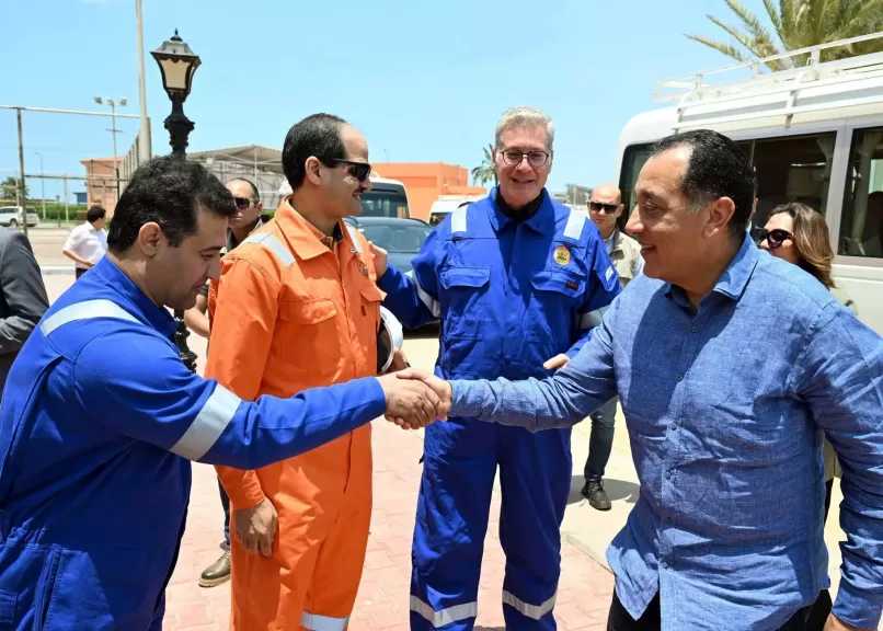 رئيس الوزراء يتفقد مواقع إنتاج الغاز الطبيعي بغرب الدلتا العميقة التابعة لشركة ”رشيد للبترول”