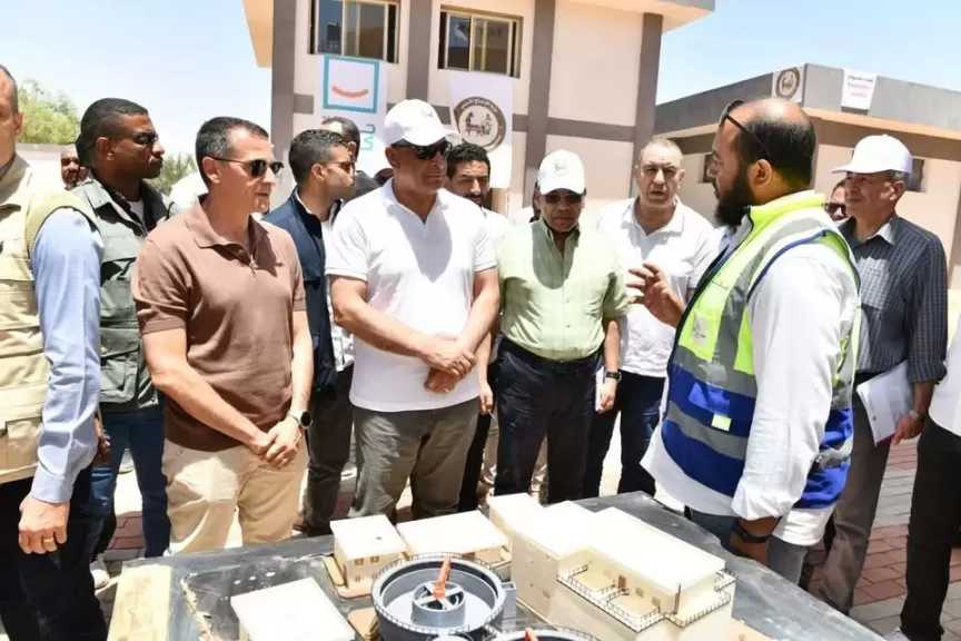 وزير الدولة للإنتاج الحربي يتابع تنفيذ مشروعات المبادرة الرئاسية ”حياة كريمة” بأسوان ويوجّه بإزالة أي معوقات قد تؤثر على دخولها الخدمة