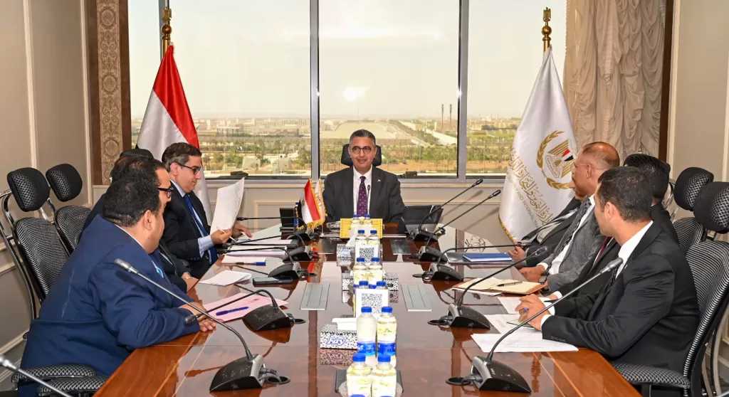 الدكتور شريف فاروق يلتقي رئيس الشعبة العامة للمخابز لبحث تطوير منظومة الخبز وتعزيز كفاءة الدعم