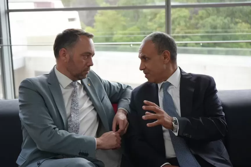 خط أحمر
