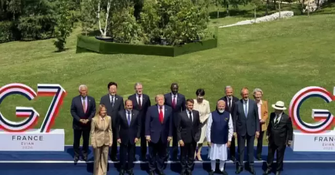 الرئيس السيسي يتوسط صورة تذكارية مع القادة المشاركين في قمة G7