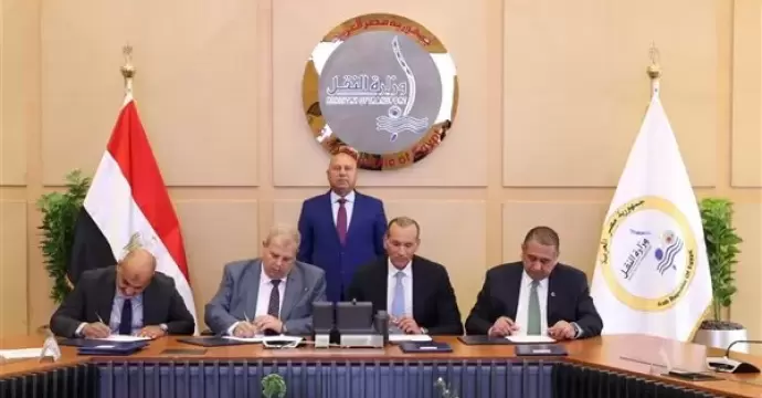 ​وزير النقل يشهد توقيع عقود إنشاء وتطوير خطوط السكك الحديدية ونظم الإشارات