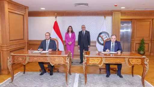 وزيرة التنمية المحلية والبيئة والنائب العام يشهدان مراسم تسليم 52 قطعة أرض للوزارة بعد إخلائها من إشغالات المركبات المتحفظ عليها