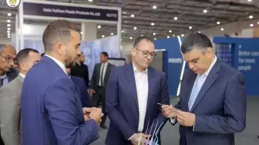 الدكتور هشام ستيت يجري جولة تفقدية داخل أروقة معرض Africa Health ExCon 2026