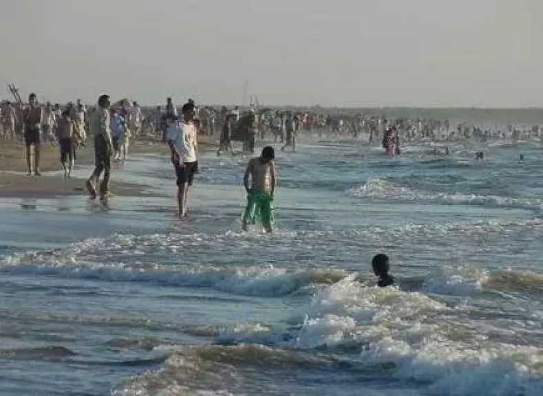 انتشال جثمان الغريق الرابع من ضحايا حادث شاطئ إدكو بالبحيرة