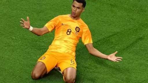 جاكبو يقود هجوم هولندا أمام السويد في كأس العالم