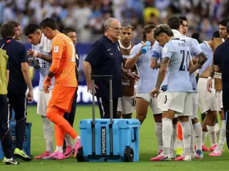 بييلسا ينتقد فترات التوقف لشرب المياه في المونديال: تفقد كرة القدم هويتها