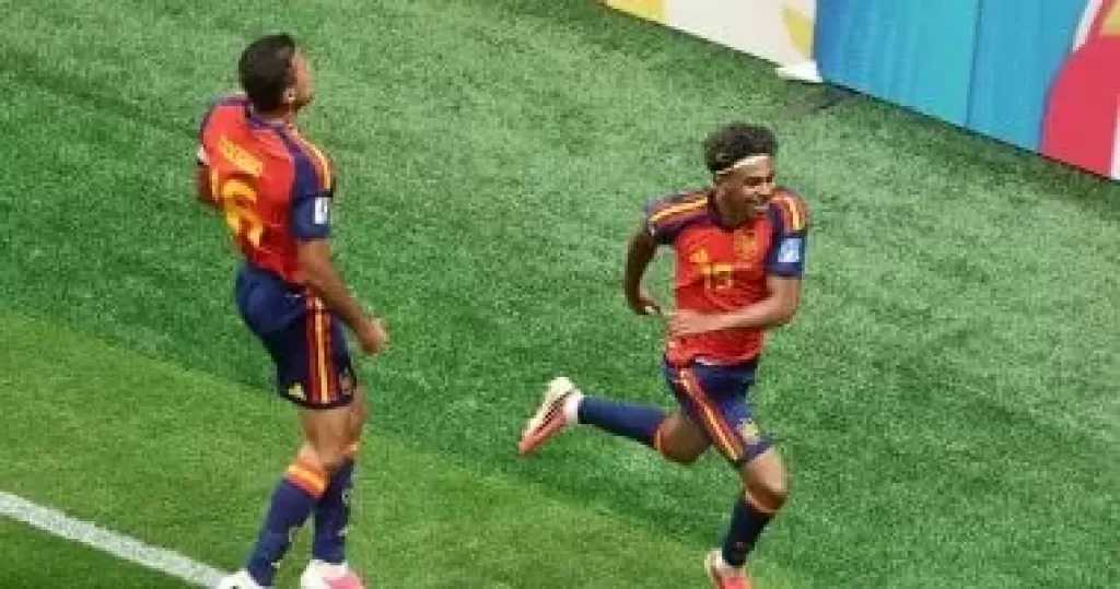 ضياء السيد: حمزة عبد الكريم «محظوظ» باللعب بجانب صلاح فى كأس العالم