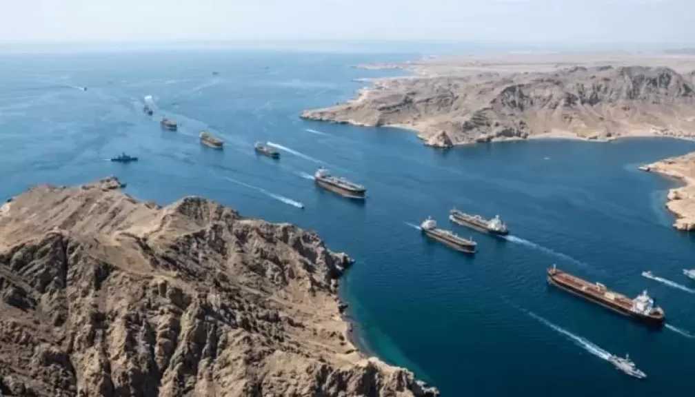 مراسل مجلة الإيكونوميست: حالة عدم اليقين بشأن مضيق هرمز ستستمر في تقييد حركة المرور