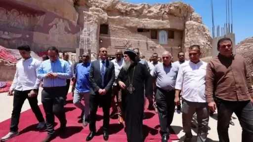 محافظ أسيوط من دير الأمير تادرس الشطبي: دعم كامل للمزارات الدينية وتنشيط السياحة الروحية
