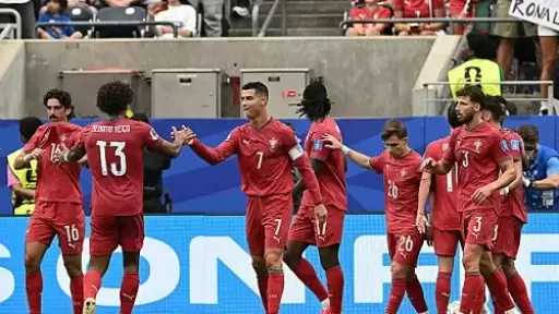 مدرب البرتغال: رونالدو قائد استثنائي.. ومنافسته مع ميسي ساهمت في تطوير اللعبة