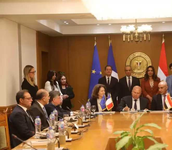 وزير النقل يوقع خطاب نوايا لإنشاء مدرسة للتكنولوجيا التطبيقية بمعهد وردان وأخرى بمدينة بدر
