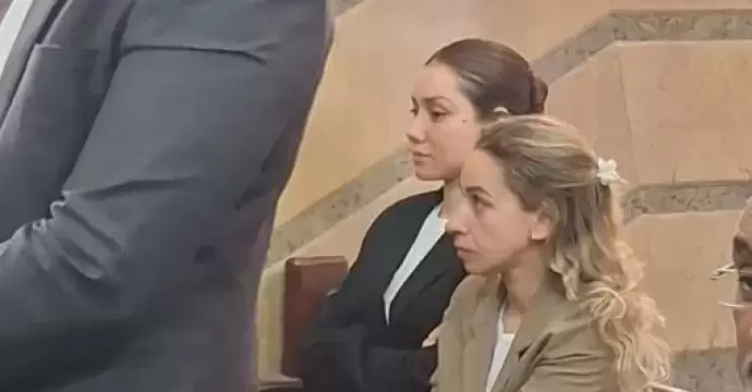 جيهان الشماشرجي تسلم نفسها للجنايات تمهيدا لبدء محاكمتها و4 آخرين بتهمة السرقة بالإكراه