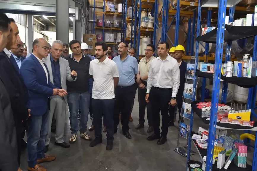 وزير الاستثمار يتفقد شركة فارما بلاست لتصنيع المستلزمات الطبية