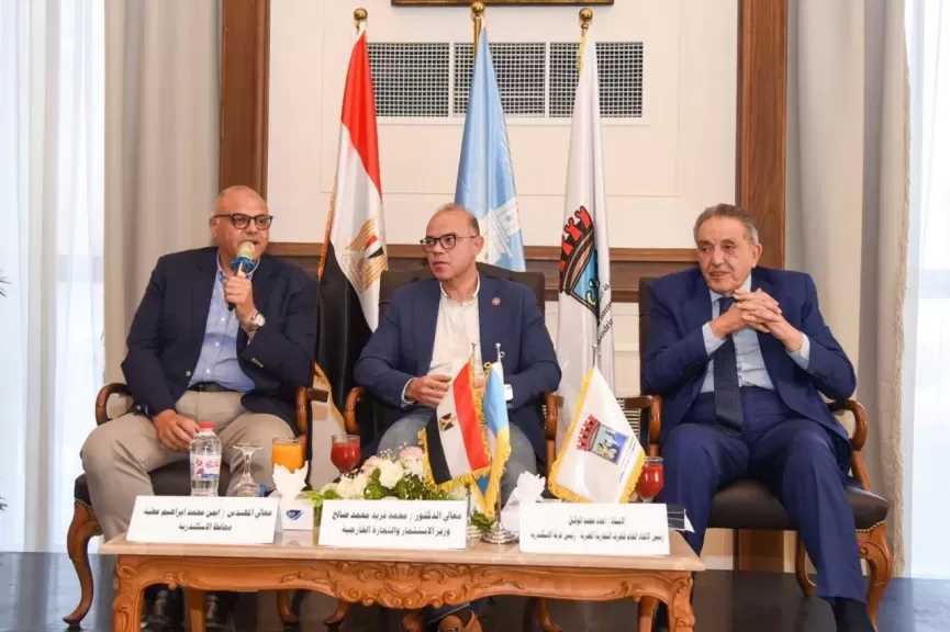وزير الاستثمار والتجارة الخارجية: تنفيذ مشروع للربط الإلكتروني والميكنة لاختصار الدورة المستندية