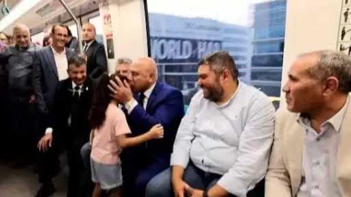 وزير النقل يجري جولة تفقدية بمحطات المشروع للاطمئنان على سير العمل بالمحطات والخدمات المقدمة للركاب