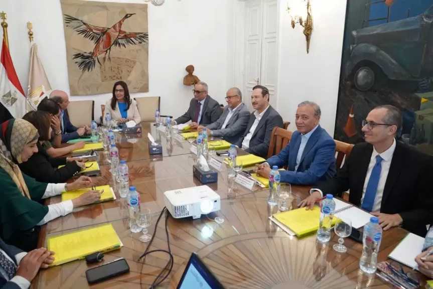 وزيرة الثقافة تترأس اجتماع مجلس إدارة صندوق التنمية الثقافية لبحث تعزيز الاستثمار الثقافي ومتابعة المشروعات الجارية