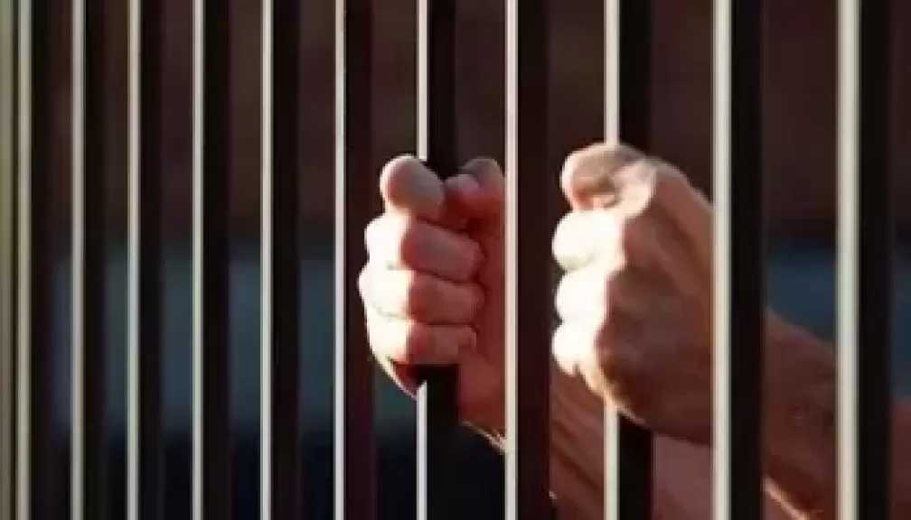 حبس 4 أشقاء تعدوا على جارهم بالشوم بسبب لهو الأطفال في البحيرة