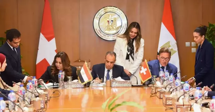 وزير الخارجية يشهد توقيع اتفاقية مبادرة الإلكترونيات الدائرية بقيمة 1.4 مليون فرنك سويسري