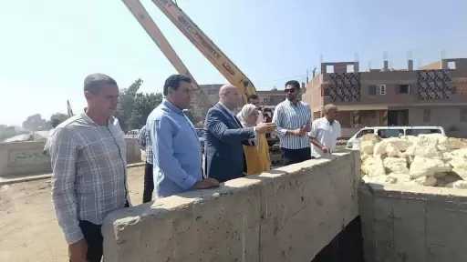 نائب محافظ الجيزة يتابع معدلات تنفيذ مشروع الصرف الصحي بقرية الرهاوي بمنشأة القناطر