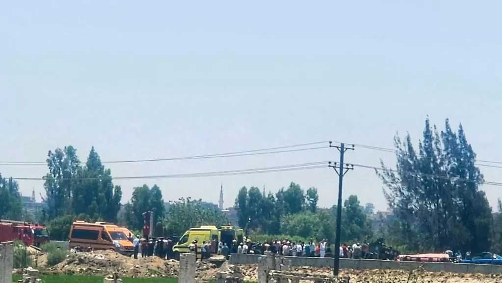 مصرع شخصين وإصابة 5 آخرين في حادث تصادم جرار زراعي بسيارتين ملاكي بالغربية